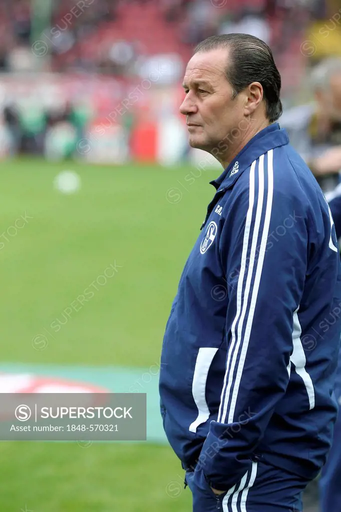 Huub Stevens, coach of the Bundesliga football club Schalke 04, Kaiserslautern, Rhineland-Palatinate, Germany, Europe