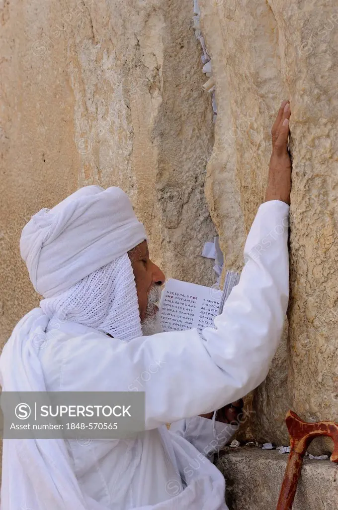 African Jew praying at the Wailing Wall, Arab quarter, Jerusalem, Israel, Middle East