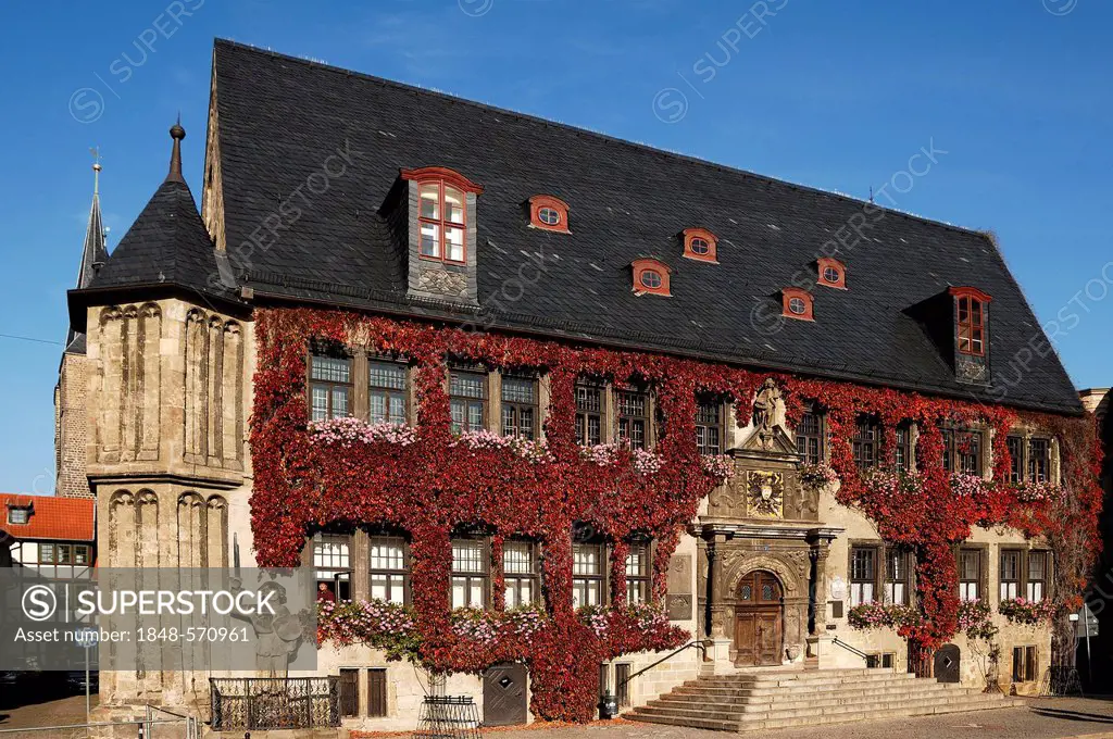 Renaissance Town Hall with a sculpture of Roland, Markt 1, Quedlinburg, Saxony-Anhalt, Germany, Europe