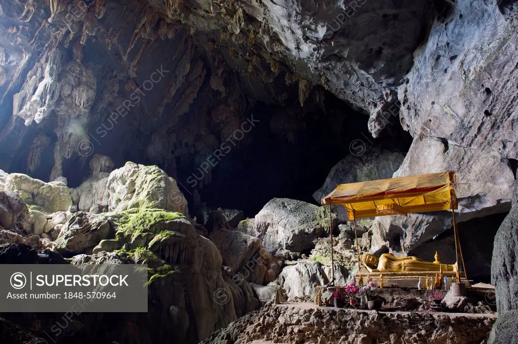 Buddhist shrine in the Tham Poukham Cave, stalactite or limestone cave in karst rock formations, Vang Vieng, Vientiane, Laos, Indochina, Asia