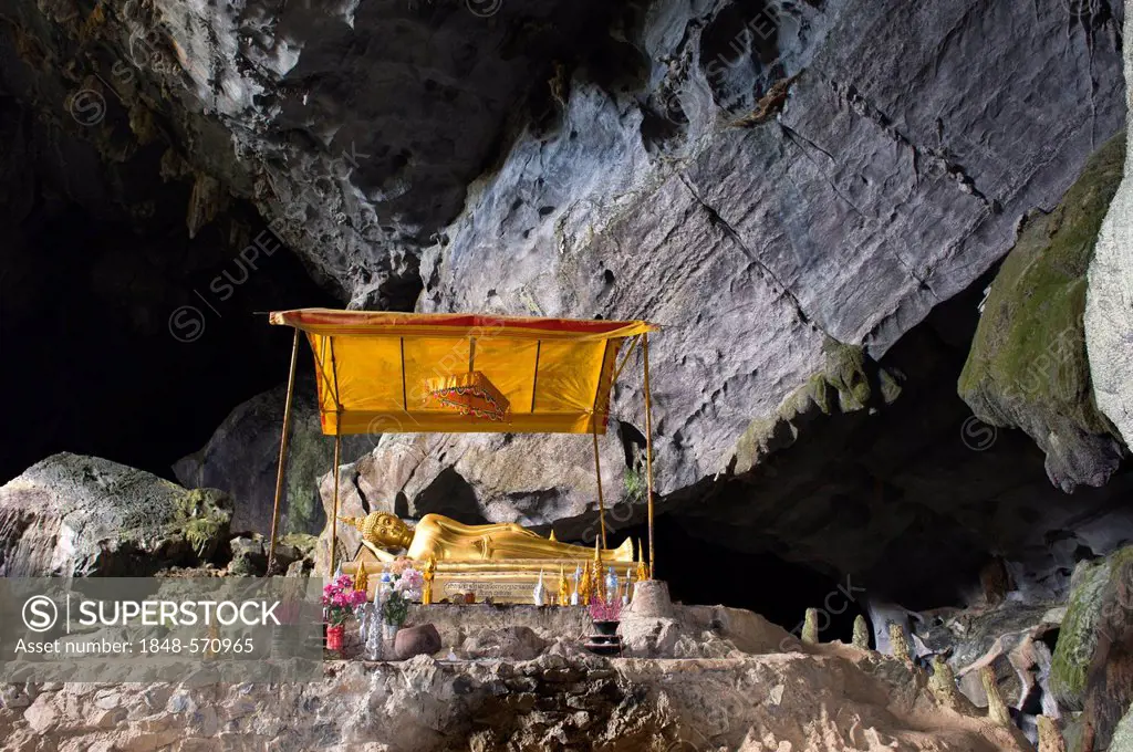 Buddhist shrine in the Tham Poukham Cave, stalactite or limestone cave in karst rock formations, Vang Vieng, Vientiane, Laos, Indochina, Asia