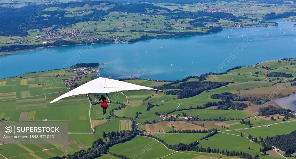 Hang gliding from Tegelberg Mountain, overlooking Froggensee lake, Upper Bavaria, Bavaria, Germany, Europe, PublicGround