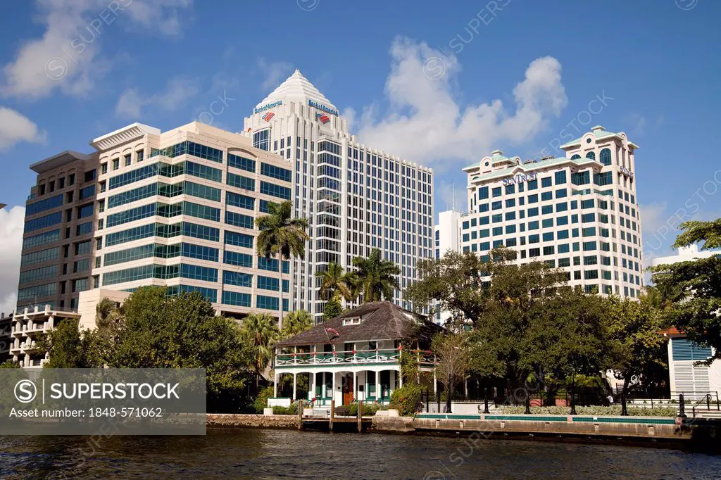 Stranahan House, oldest house in Fort Lauderdale, in front of the downtown skyline, Broward County, Florida, USA