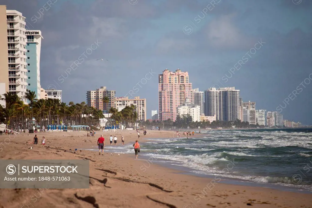 Apartment buildings on the long sandy beach of Fort Lauderdale, Broward County, Florida, USA