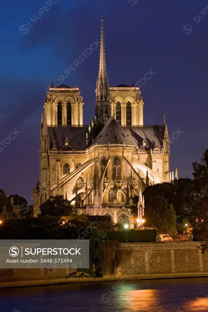 The gothic catedral of Notre Dame de Paris on the Ile de la Cite and the river Seine at the blue hour, as seen from Pont de la Toumelle, Paris, Ile De...