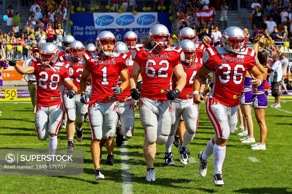 American Football, the Team of Rose Hulman College entering the Hohe Warte Stadium; Rose Hulman College wins the game against Team Austria 35:34, Vien...