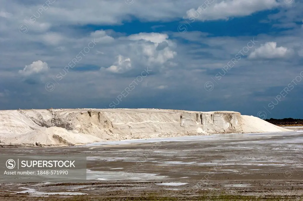 Salt mount at the seawater salt works Salins du Midi in Salin-de-Giraud, Arles, France, Europe