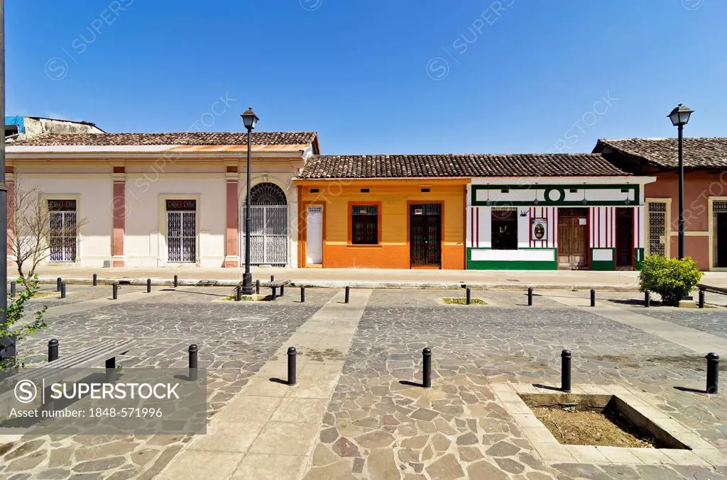 Row of houses, facades, Calle La Calzada, Granada, Nicaragua, Central America