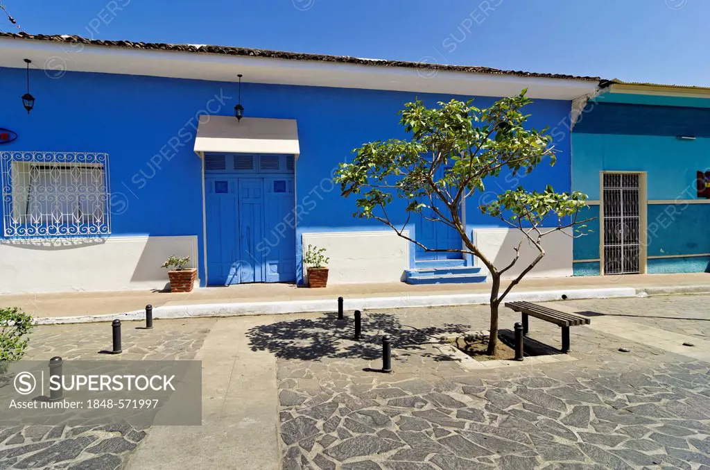 Row of houses, facades, Calle La Calzada, Granada, Nicaragua, Central America