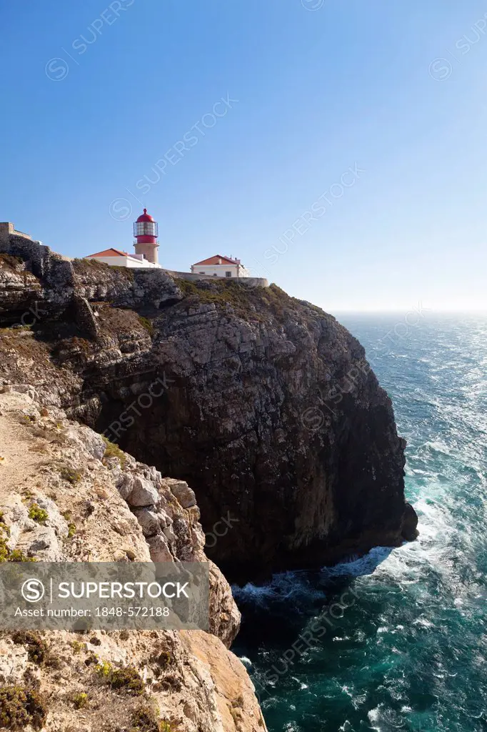 Lighthouse and cliffs, Cabo de Sao Vicente, Algarve, Portugal, Europe