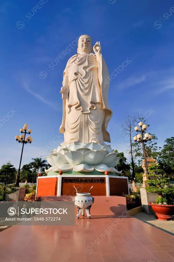 Buddha statue at Vinh Trang Pagoda, My Tho, Mekong Delta, Vietnam, Southeast Asia, Asia