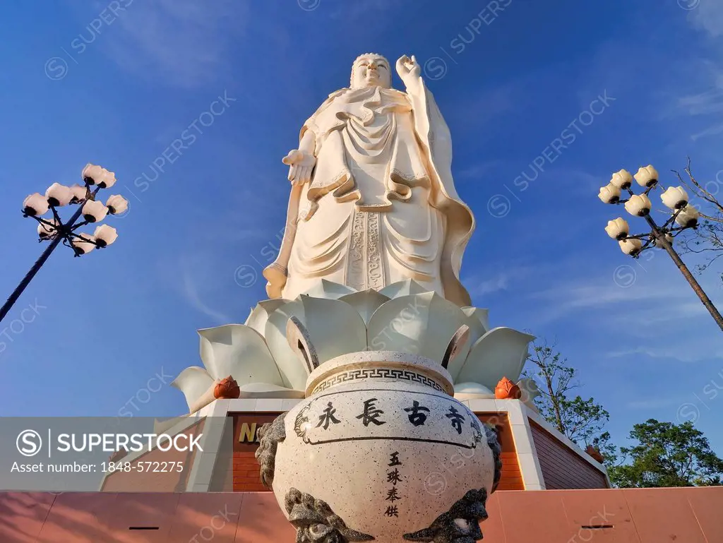 Buddha statue at Vinh Trang Pagoda, My Tho, Mekong Delta, Vietnam, Southeast Asia, Asia
