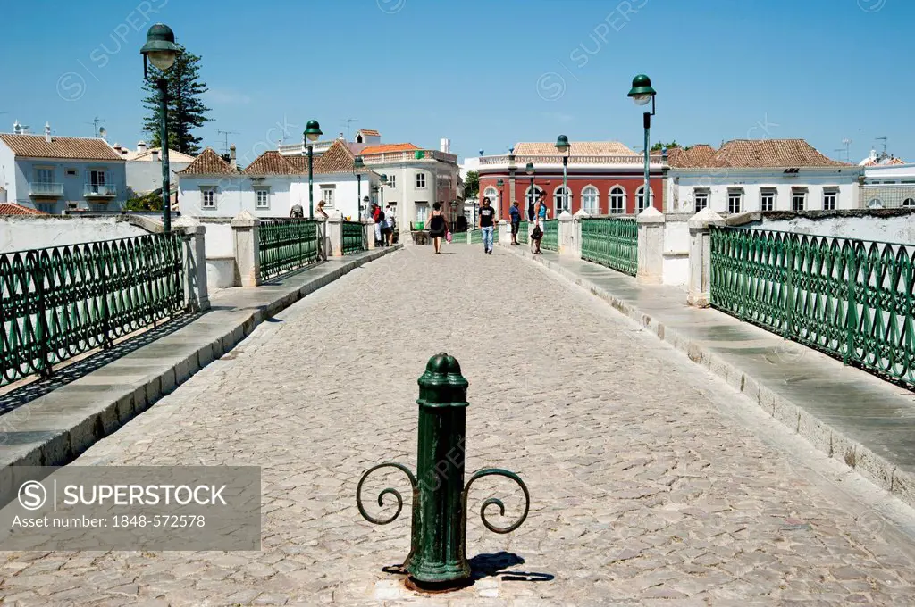 Ponte Romana in the town of Tavira, eastern Algarve, Portugal, Europe