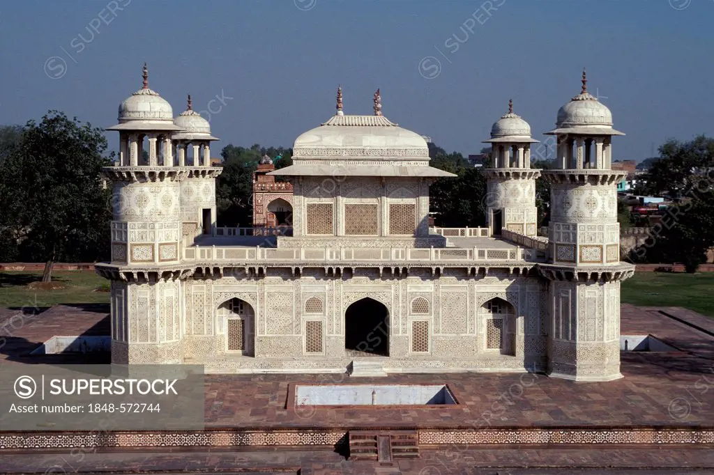 Mausoleum Itmad-ud-Daula's Tomb, Agra, Uttar Pradesh, India, Asia