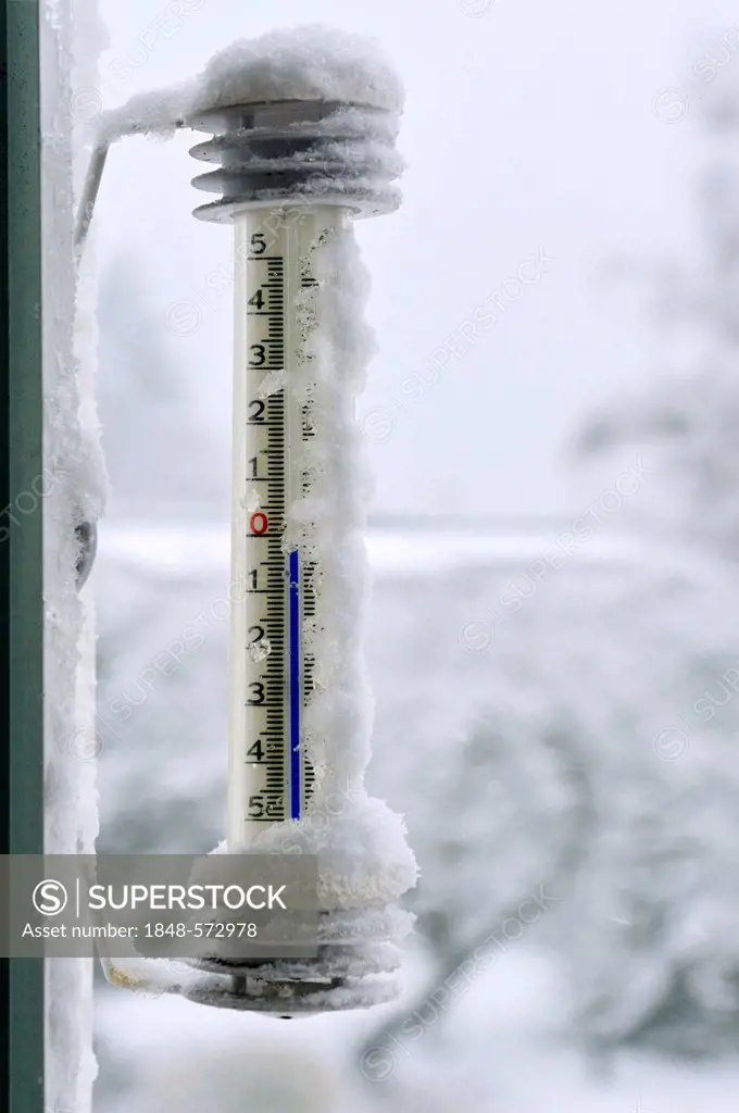 Outdoor thermometer in the snow, Easter temperatures 2012, Munich, Bavaria, Germany, Europe