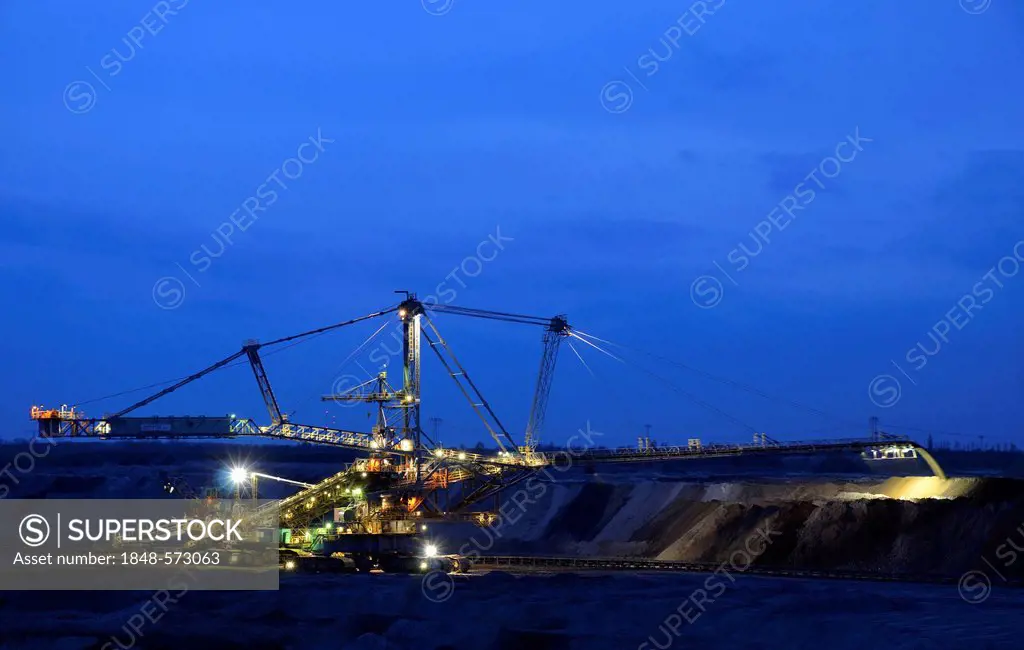 Spreader used in open cast lignite mining, Vereinigtes Schleenhain colliery, Saxony, Thuringia, Germany, Europe