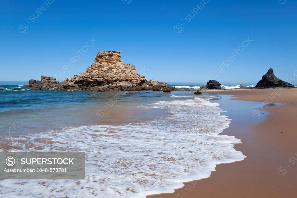 Praia da Castelejo Beach, Atlantic coast, Algarve, Portugal, Europe