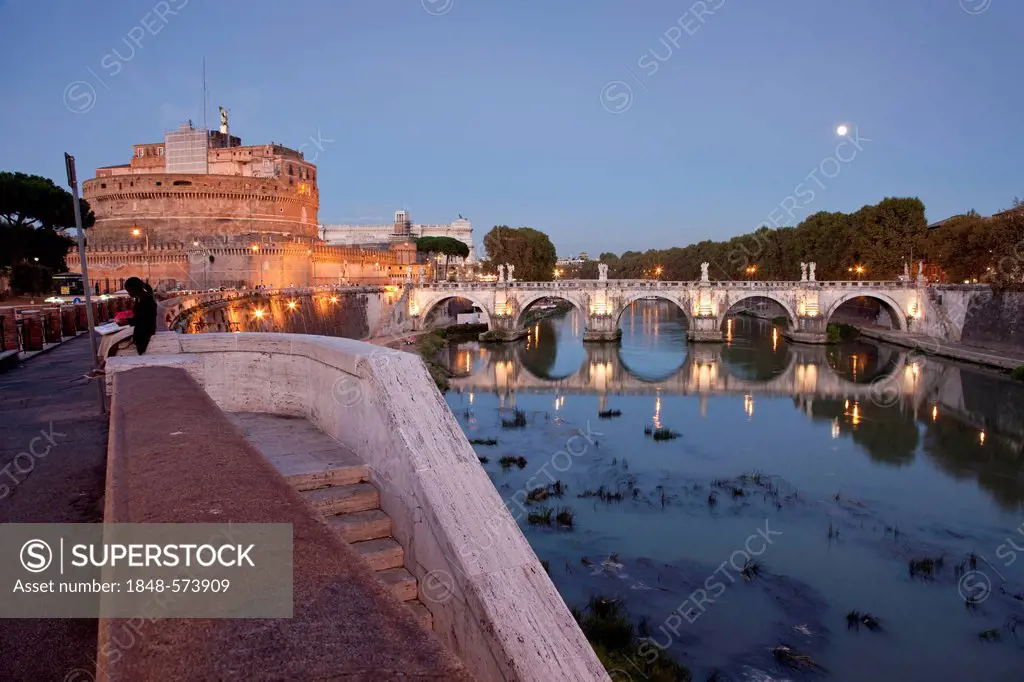 Castel Sant'Angelo and Ponte S. Angelo bridge, Tiber river, Dusk, Rome, Italy, Europe