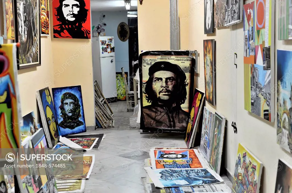 Paintings of Ernesto Che Guevara, pictures, posters and oil paintings for sale in an art gallery, the center of Havana, Centro Habana, Cuba, Greater A...