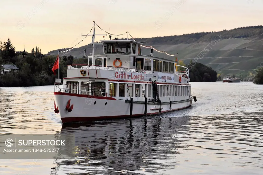 Cruise boat, Graefin-Loretta, on the Moselle River, built in 1969, commissioned for the Moselle River in 1993, Bernkastel, Bernkastel-Kues, Rhineland-...