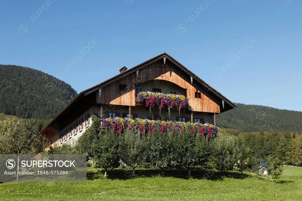Farmhouse in St. Margarethen, Brannenburg parish, Inn Valley, Upper Bavaria, Bavaria, Germany, Europe