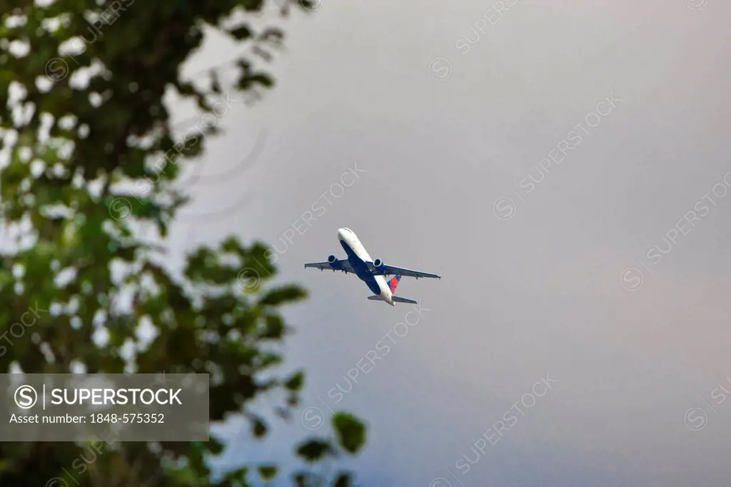 Aircraft in climb flight after take off, Newark airport, New Jersey, USA