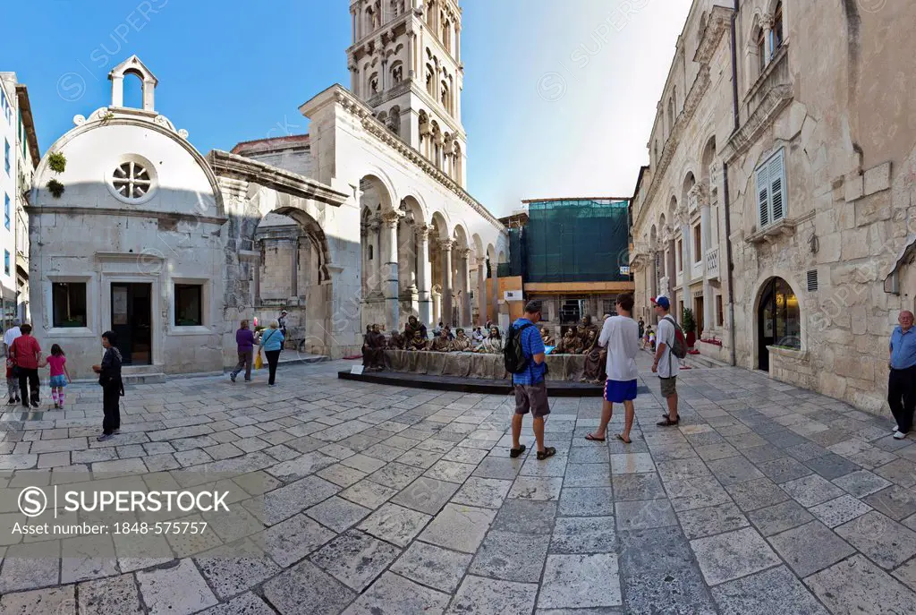 Diocletian's Palace, square between Peristyle and the Cathedral, sculpture of Christ and the 12 apostles at the Last Supper, historic town centre, Spl...