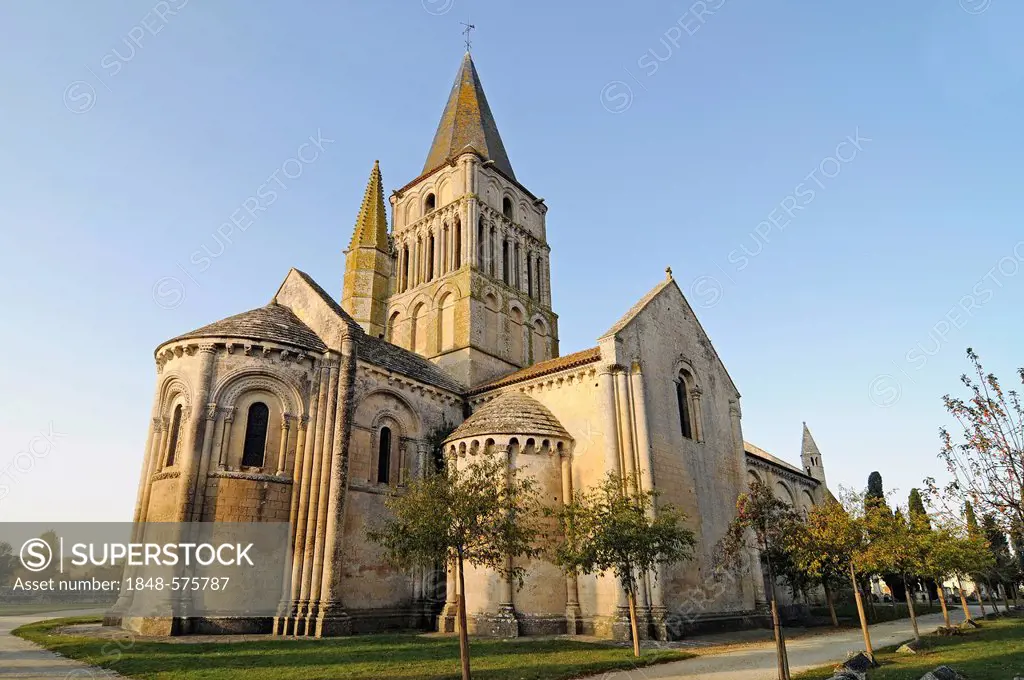 Eglise Saint Pierre church, French Way, Way of St James, Aulnay, Charente-Maritime, Poitou-Charentes, France, Europe, PublicGround