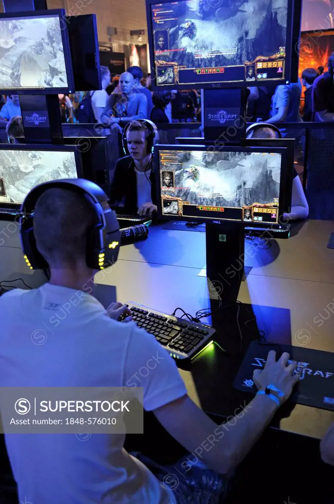 Young people playing the computer game Starcraft at the Gamescom Computer Game Fair, Cologne, North Rhine-Westphalia, Germany, Europe