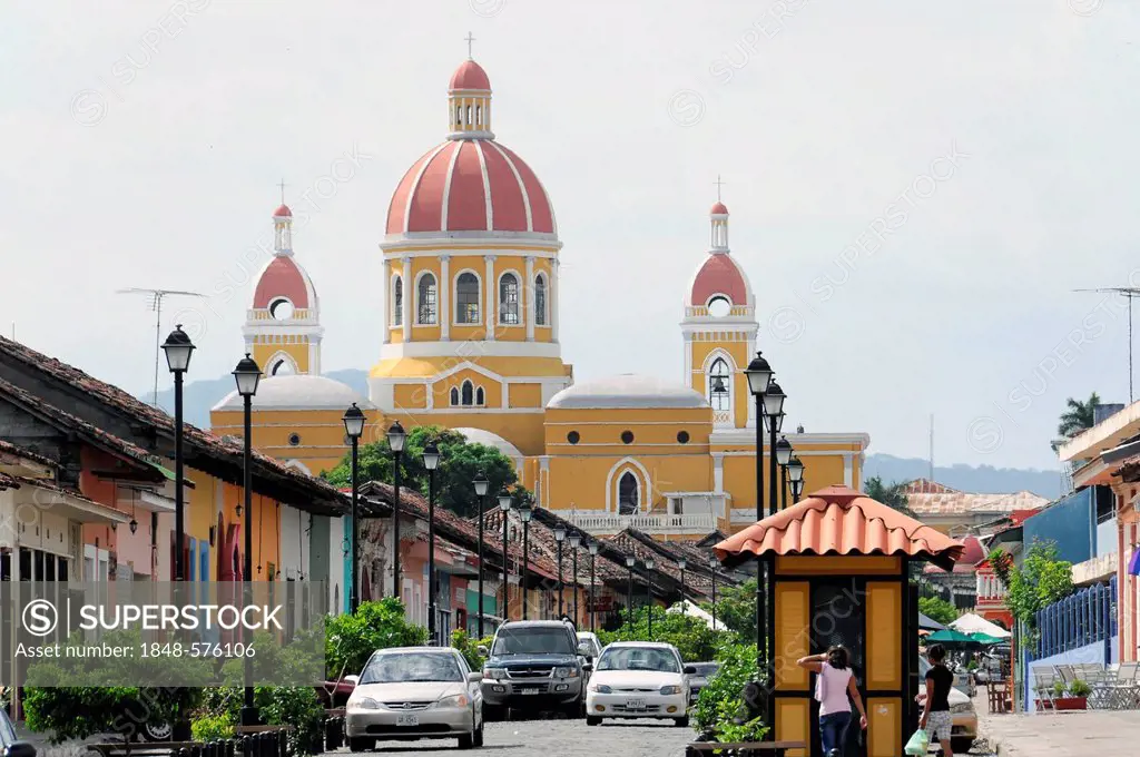 Calle la Calzada, the main street, looking towards the Cathedral of Granada, Granada, Nicaragua, Central America