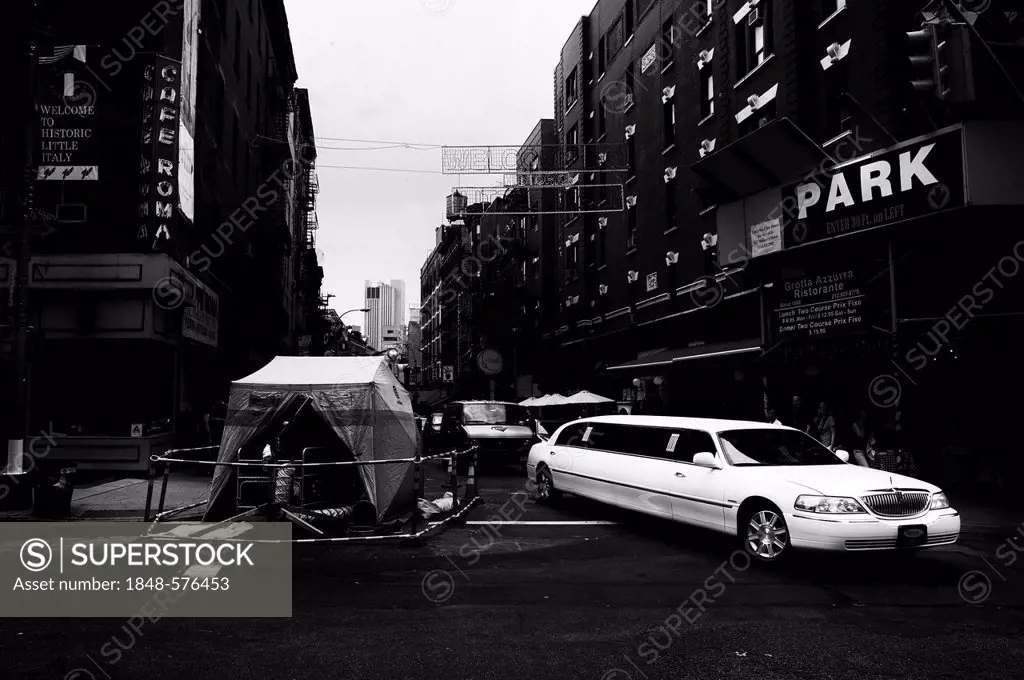 Stretch limo, Mulberry Street Little Italy, Manhattan, New York City, New York, USA