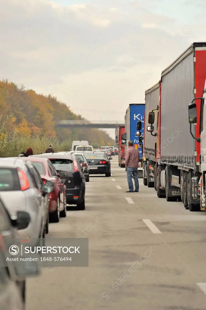 People leaving their cars during a traffic jam on the A61 Autobahn, motorway to look for the reason of the congestion, between Gau-Bickelheim and Bad ...