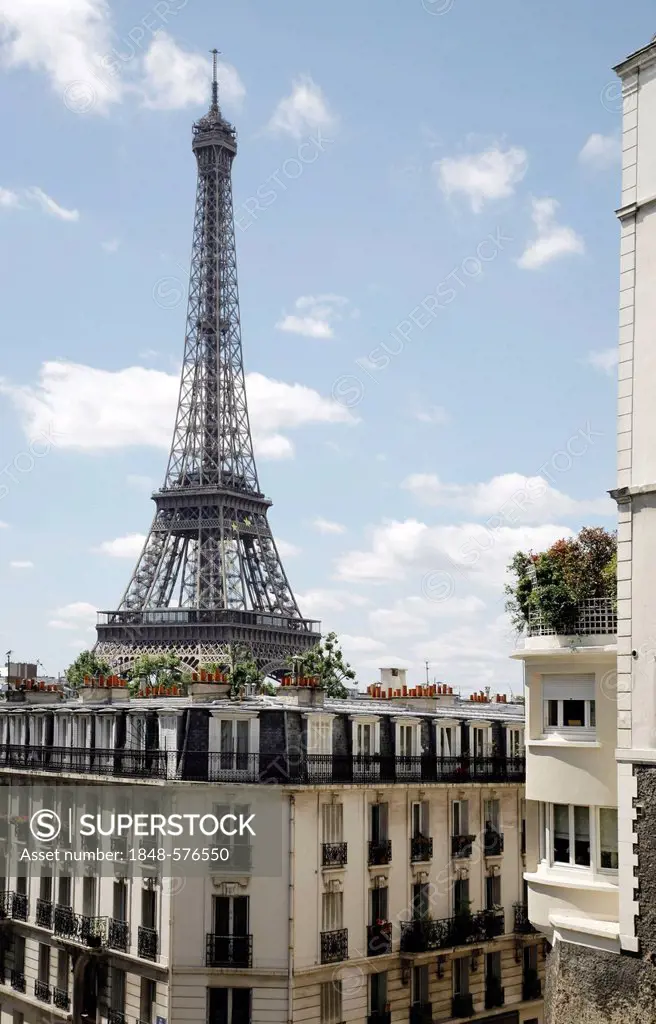 View of the Eiffel Tower, Tour Eiffel, from Palais de Tokyo, Paris, Ile de France, France, Europe