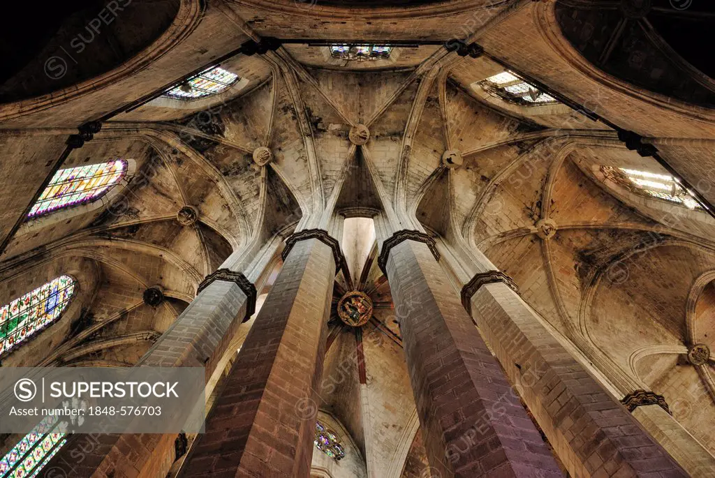 Interior, Church of Santa Maria del Mar, La Ribera, Barcelona, Catalonia, Spain, Europe