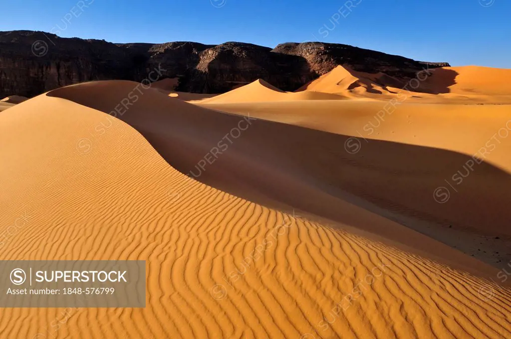 Rock formation in the dunes of Moul N'Aga, Tadrart, Tassili n'Ajjer National Park, Algeria, Sahara, North Africa