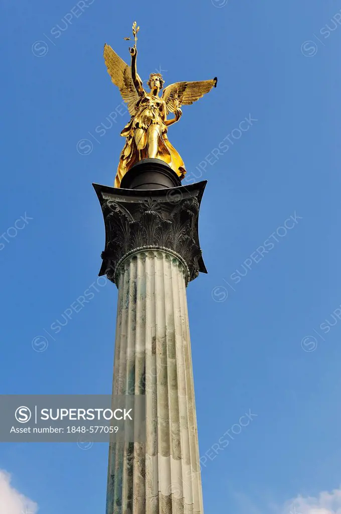Friedensengel, Angel of Peace, with crow on the wing, Bogenhausen quarter, Munich, Bavaria, Germany, Europe