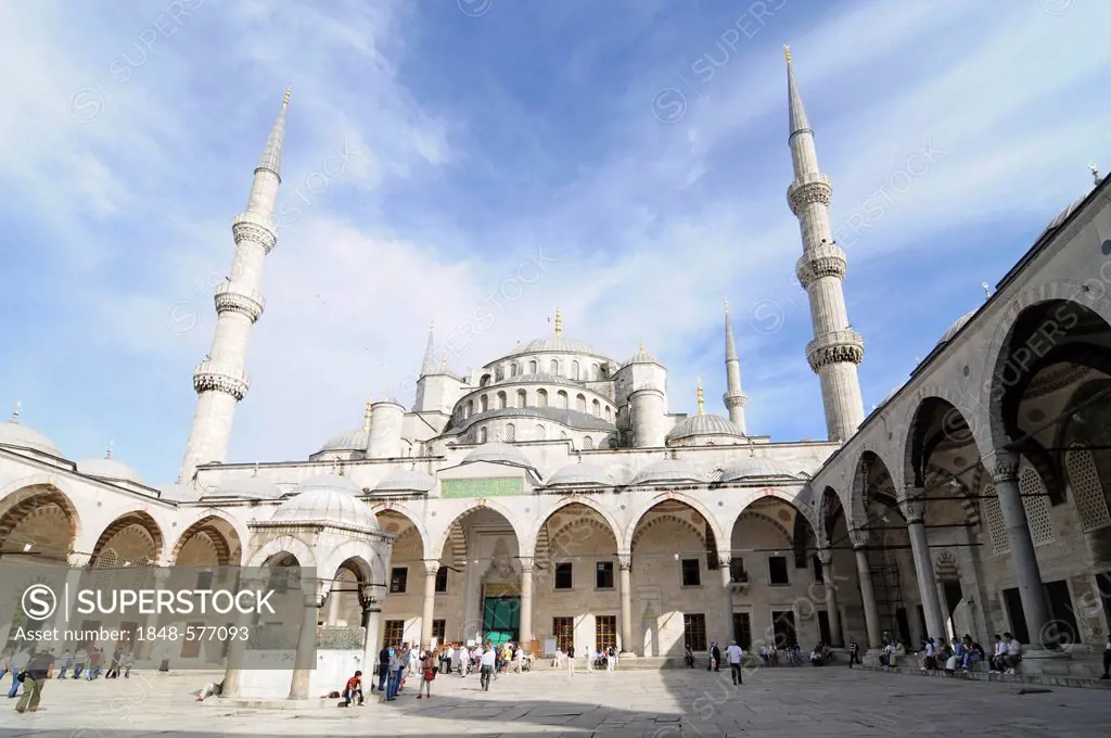 Courtyard, Sultan Ahmed Mosque or Blue Mosque, historic district of Istanbul, Turkey, Europe