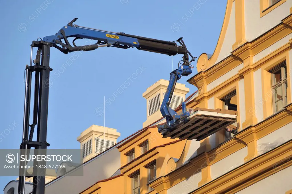 Building materials are being lifted to one of the upper floors of the Swissotel Hotel by crane, Dresden, Saxony, Germany, Europe