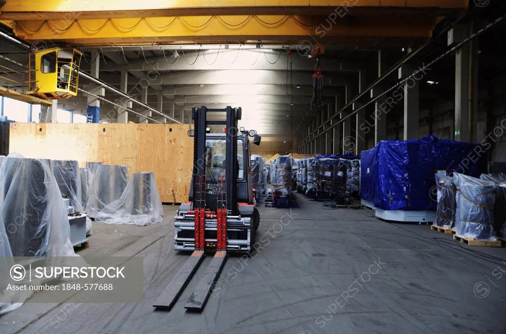 Warehouse with palettes to be transported by forklift truck or crane onto trucks or ships, Nuremberg, Bavaria, Germany, Europe