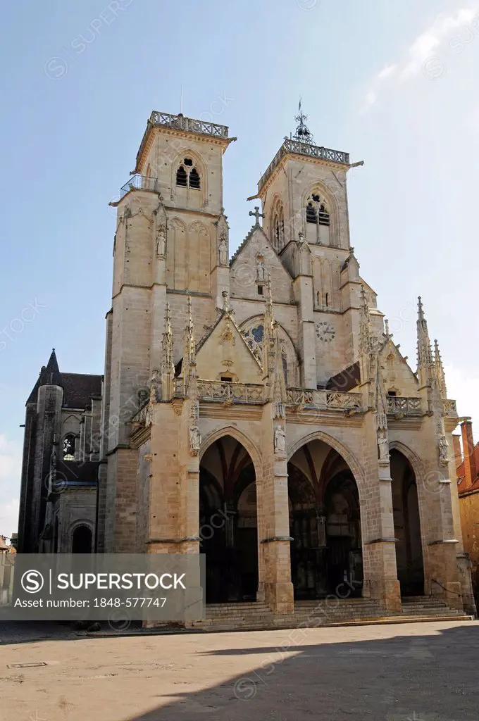 Notre-Dame Church, village, municipality, Semur-en-Auxois, Dijon, Cote-d'Or, Bourgogne, Burgundy, France, Europe, PublicGround