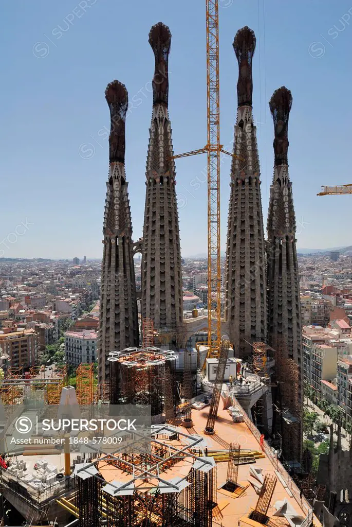View over the construction site of La Sagrada Família, Basílica i Temple Expiatori de la Sagrada Família, Basilica and Expiatory Church of the Holy Fa...