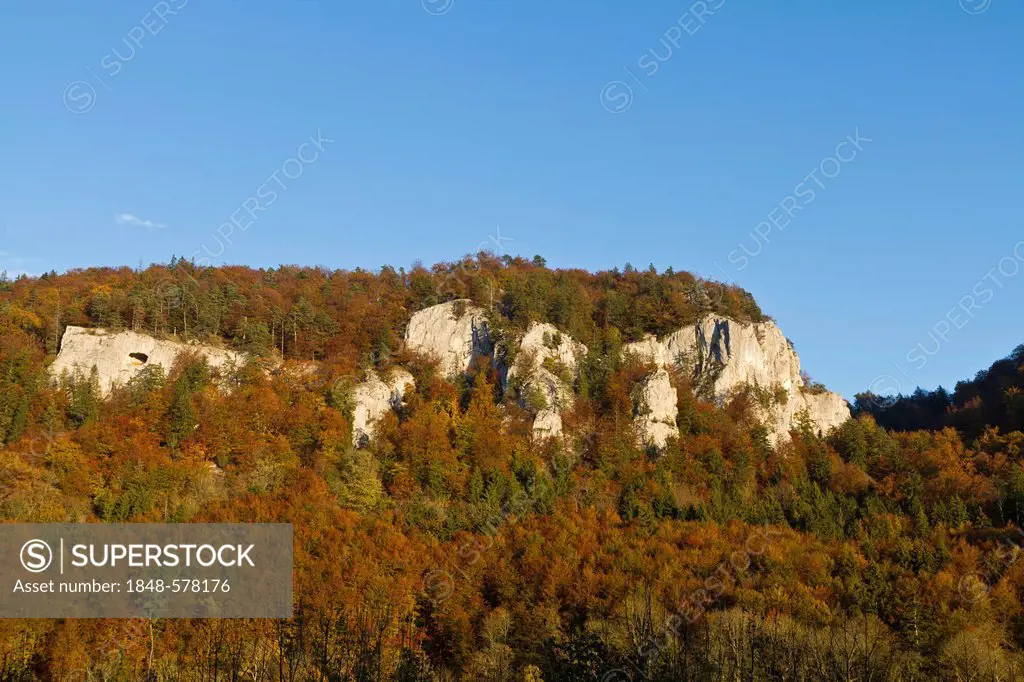 Bandfels rock, Upper Danube Nature Park, Upper Danube Valley, Sigmaringen district, Baden-Wuerttemberg, Germany, Europe
