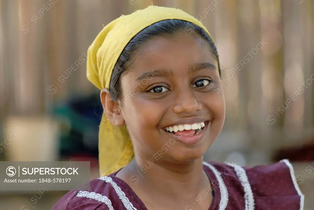 Muslim girl, Bangaram Island, Lakshadweep or Laccadive Islands, Arabian Sea, South India, India, Asia