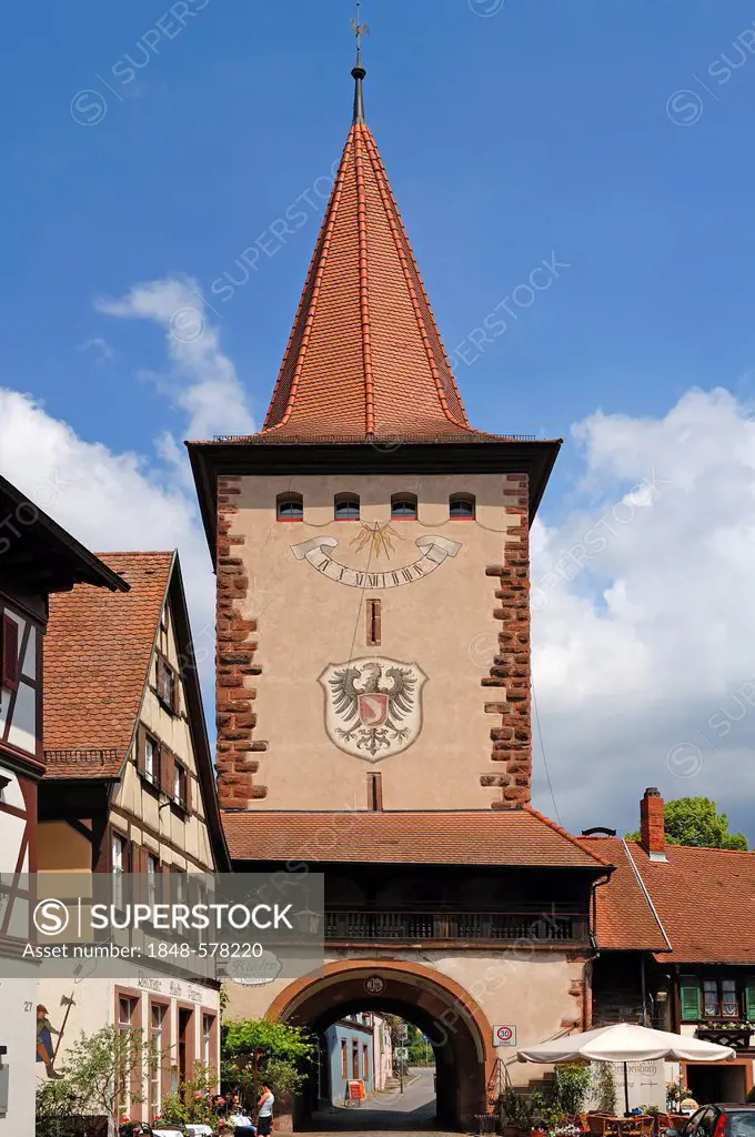 Obertorturm tower, Haigeracher Tor Gate, 17th century, with the coat of arms of the city and the sundial, Victor-Kretz-Strasse street, Gengenbach, Bad...