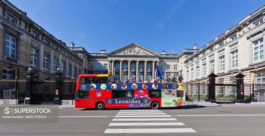 Thétre Royal du Parc, Park Theatre, with a tourist bus in the centre of the Belgian capital, Brussels, Brabant, Belgium, Europe