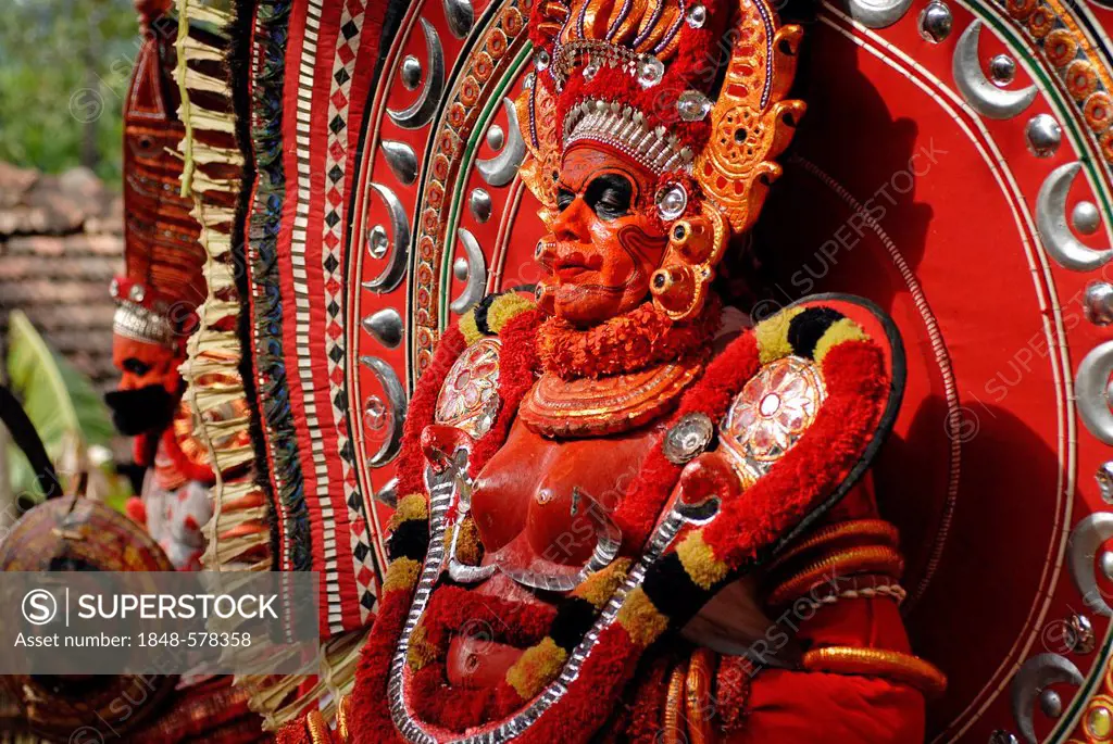 Theyyam performer during a ritual, near Kasargod, North Kerala, South India, Asia