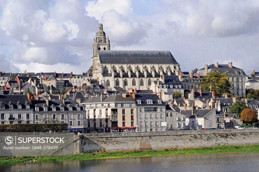Cathedrale Saint-Louis, Loire river, Blois, Loir-et-Cher, Centre, France, Europe, PublicGround