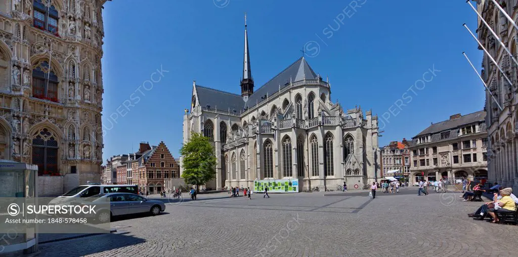 Church of St Pieter, Sint-Pieterskerk church on Grote Markt square and street cafes, Leuven, Belgium, Europe