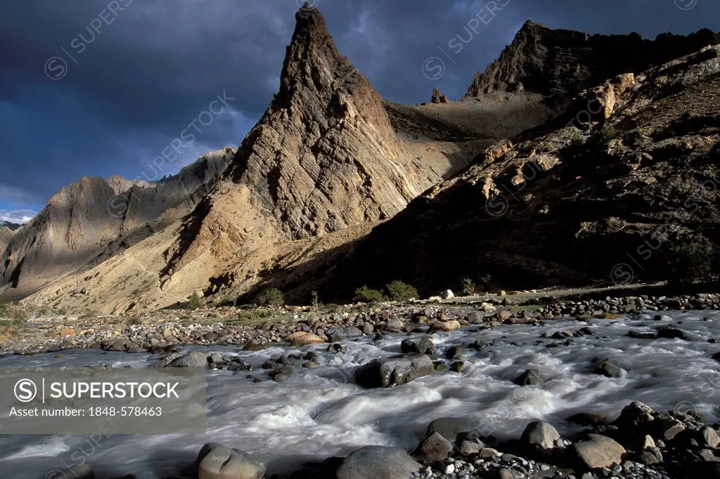 View below the Sisir La or Sisir Pass, Zanskar, Ladakh, Indian Himalayas, Jammu and Kashmir, northern India, India, Asia