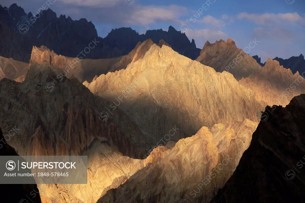 Rugged mountain landscape, near the Hanuman-La or Hanuman Pass, Zanskar, Ladakh, Indian Himalayas, Jammu and Kashmir, northern India, India, Asia